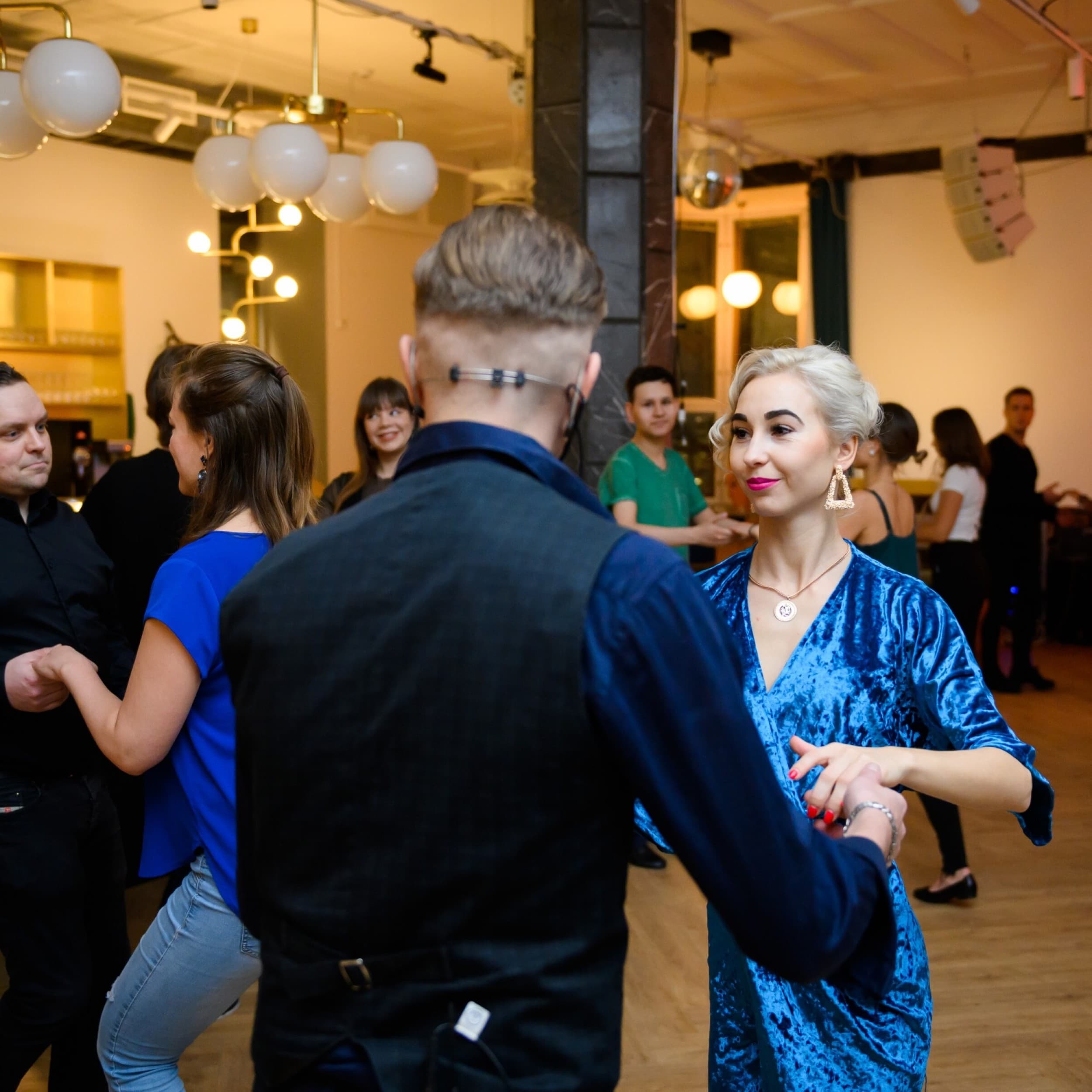 Salsa tai Bachata -ryhmätunti - Salsa Academy | Helsinki