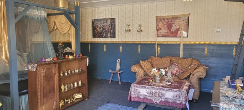 Velholan kiehtova maailma | Turku