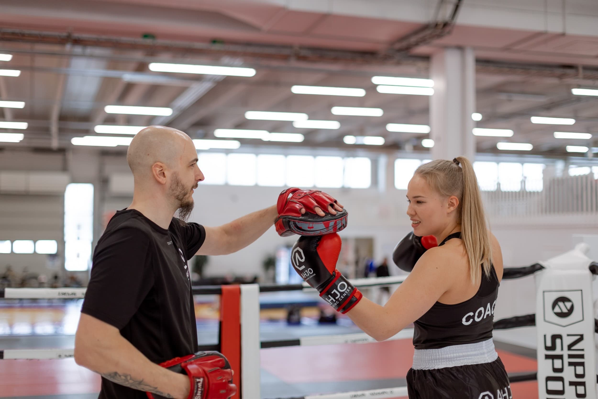 Kamppailutunti omalle porukalle | Kerava | Elamyslahjat