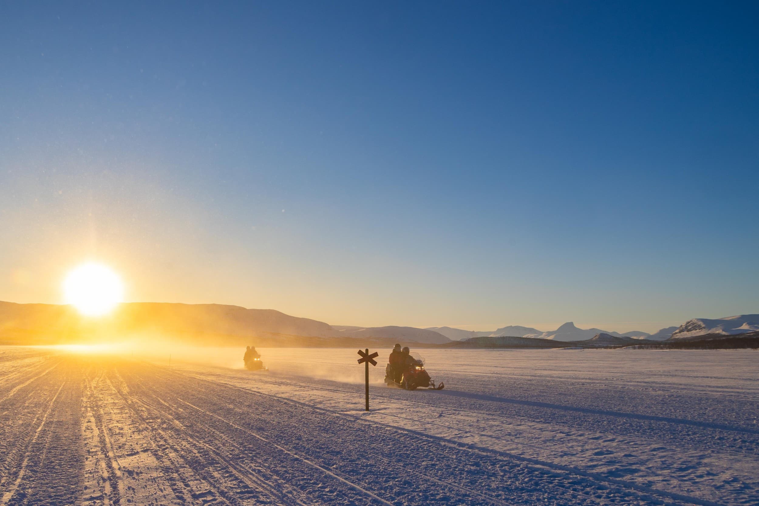Kolmen valtakunnan rajapyykki 2hlö | Kilpisjärvi | Elamyslahjat