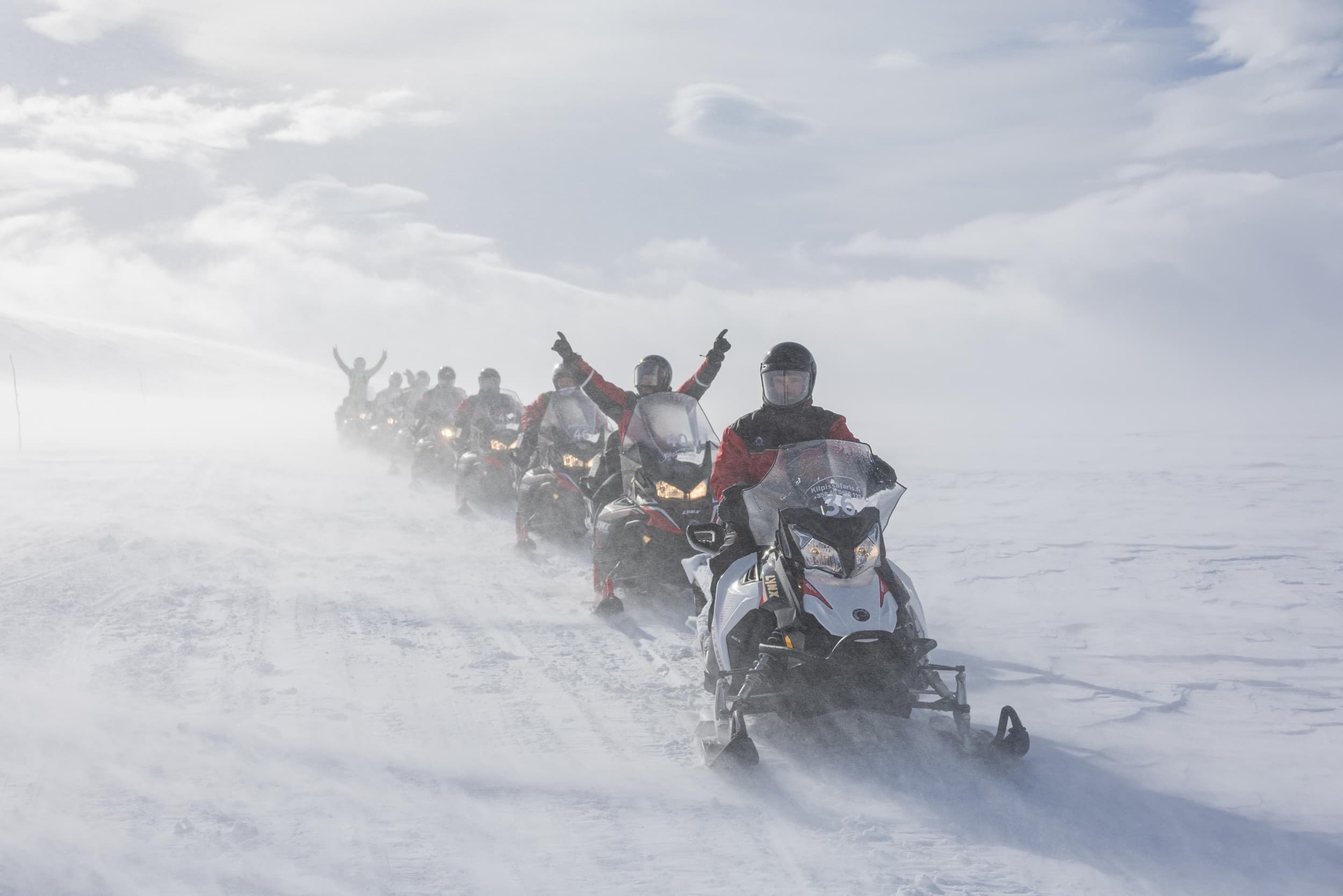 Haltitunturin huiputus moottorikelkoilla | Kilpisjärvi | Elamyslahjat