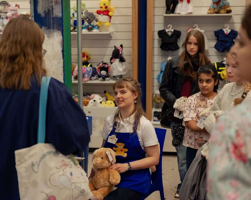 Luo oma Build-A-Bear-pehmolelu – Paketti 2 | Helsinki | Espoo