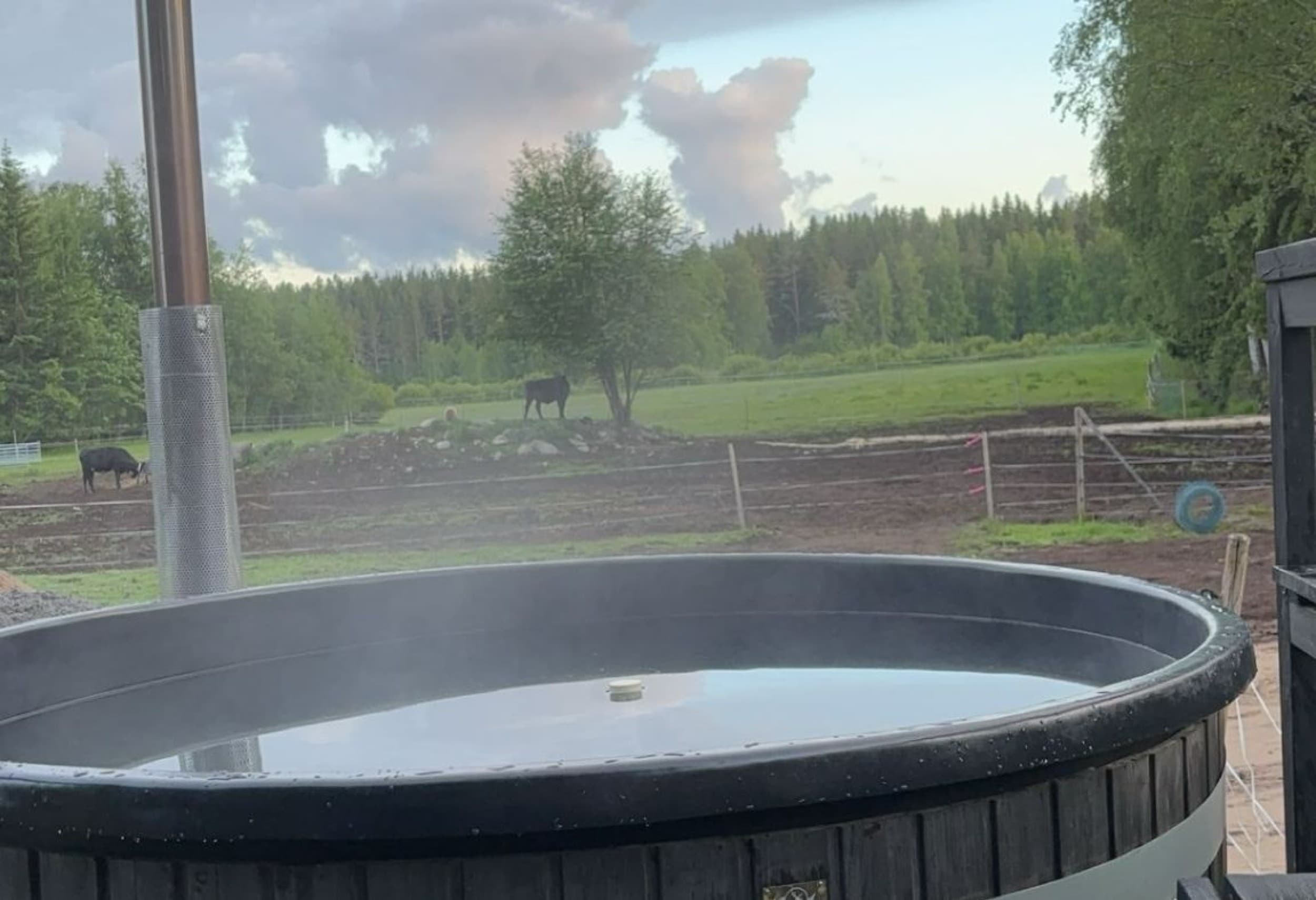 Majoitus Glamping-teltassa eläinten ympäröimänä 2 yöksi neljälle | Kokkola
