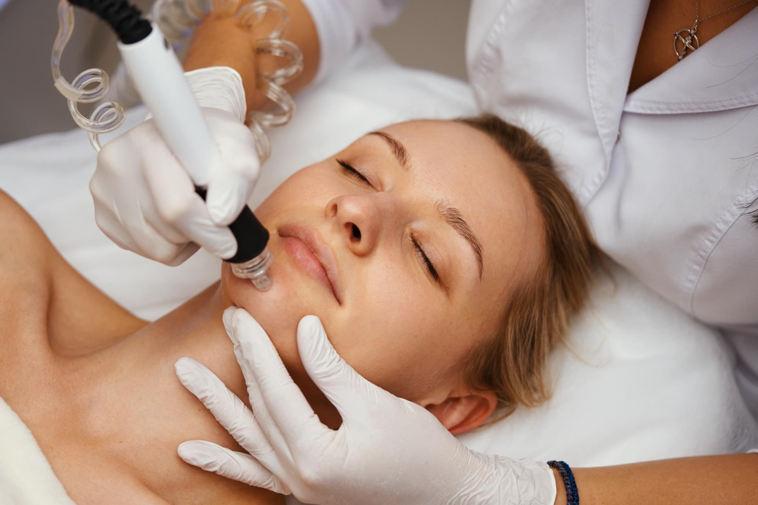 HydraFacial Signature Light -kasvohoito | Helsinki