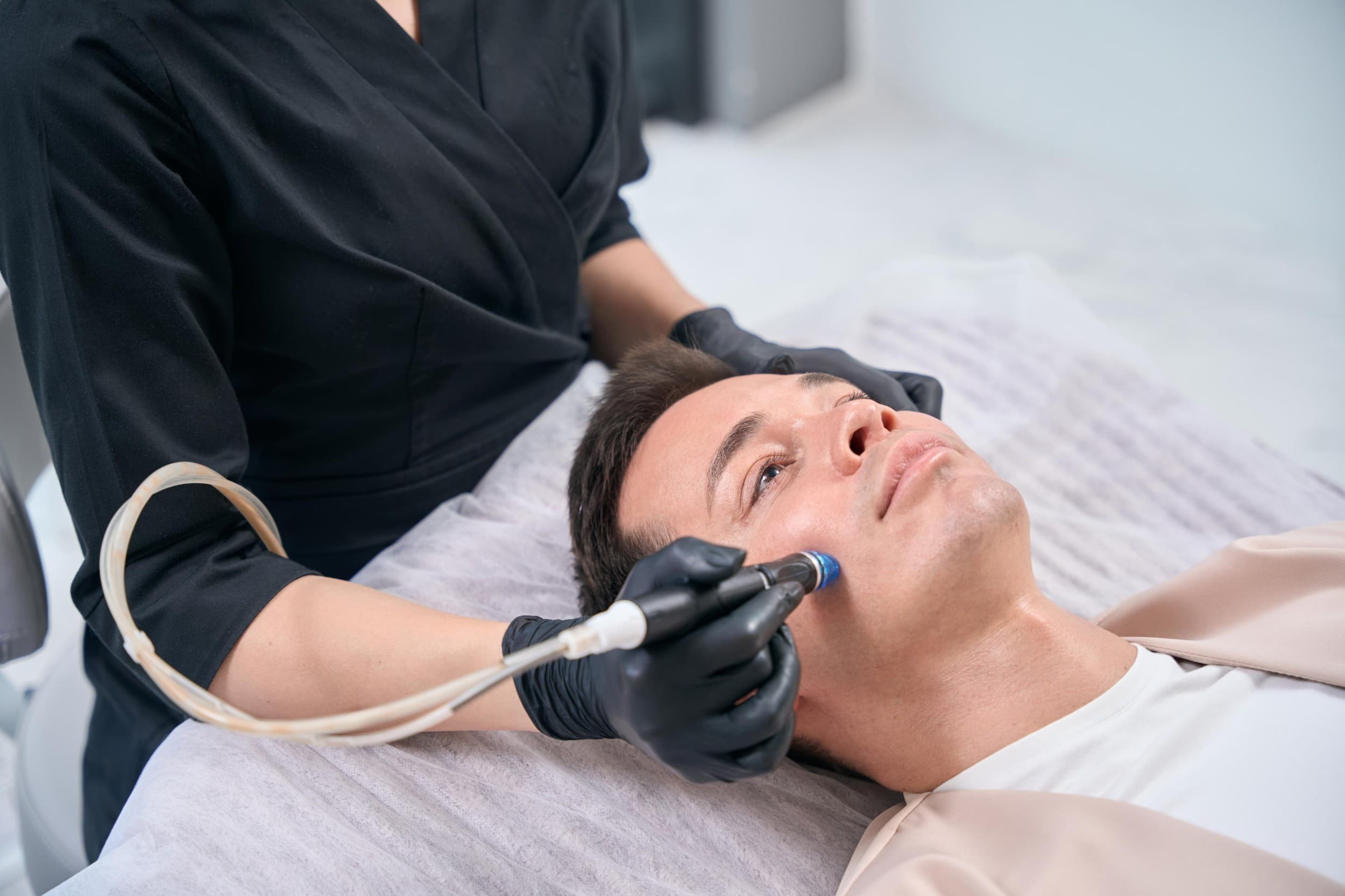 HydraFacial Signature Light -kasvohoito | Helsinki