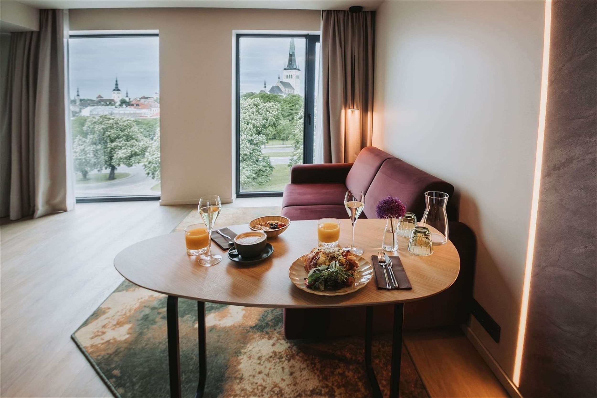 Romanttinen pako + illallinen kahdelle Novotel Hotellissa Tallinnassa | Elamyslahjat