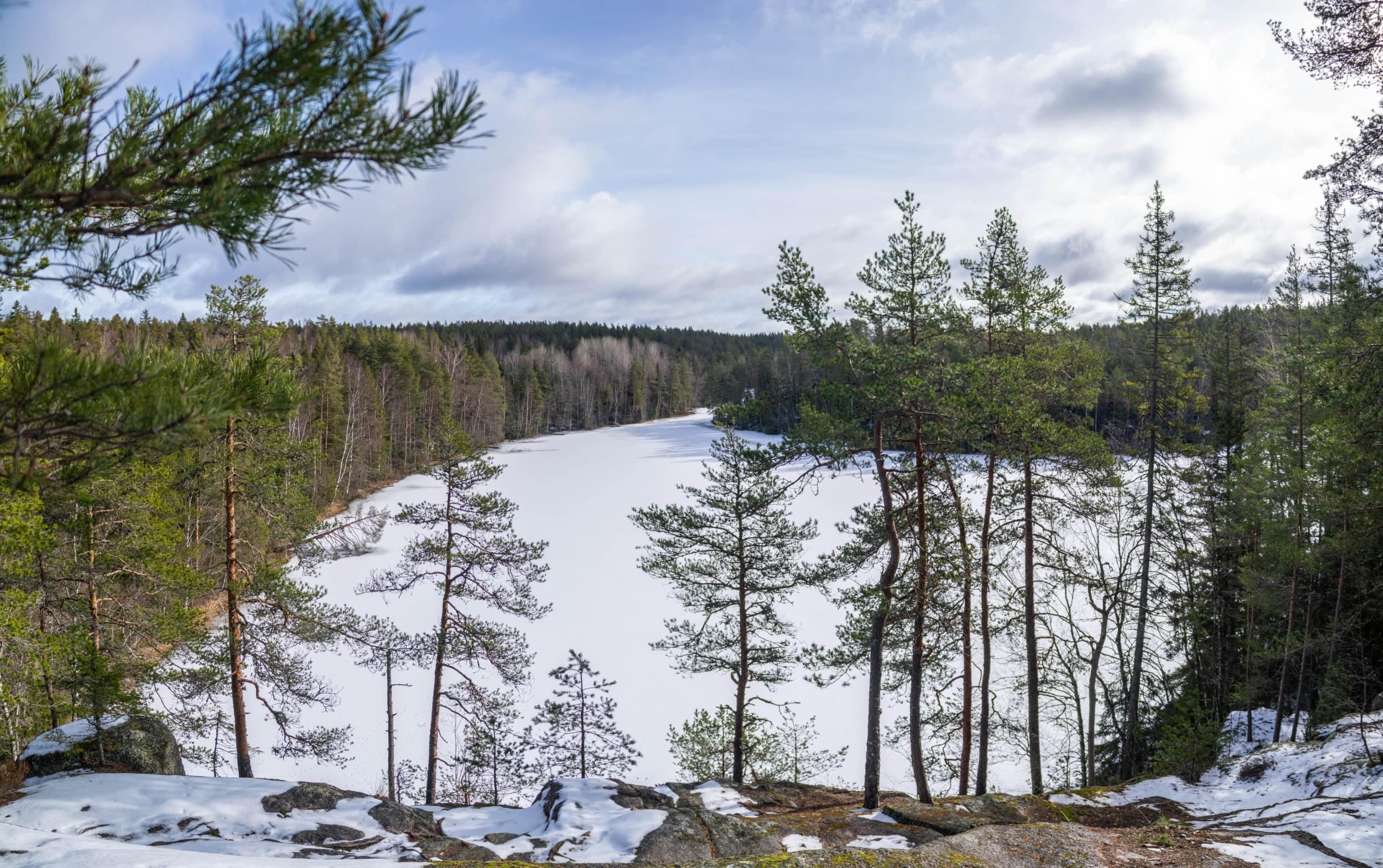 Nuuksion kansallispuiston patikointi + nuotiolounas