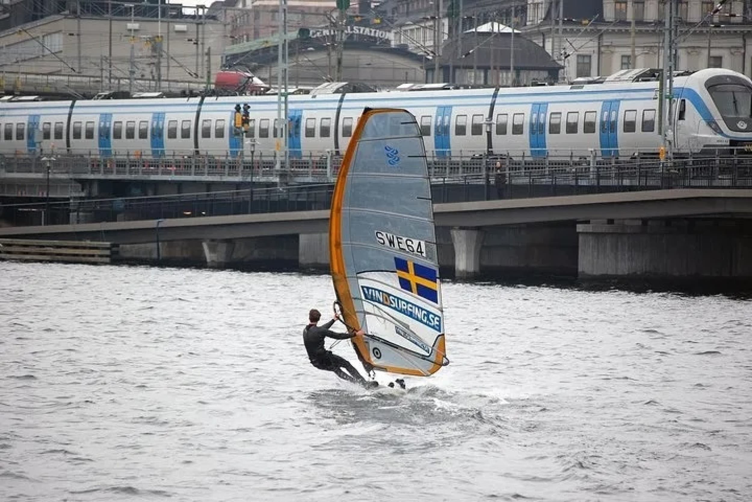Purjelautailukurssi perheelle (vanhemmat ja lapset) | Dynamic Windsurfing - Tukholma