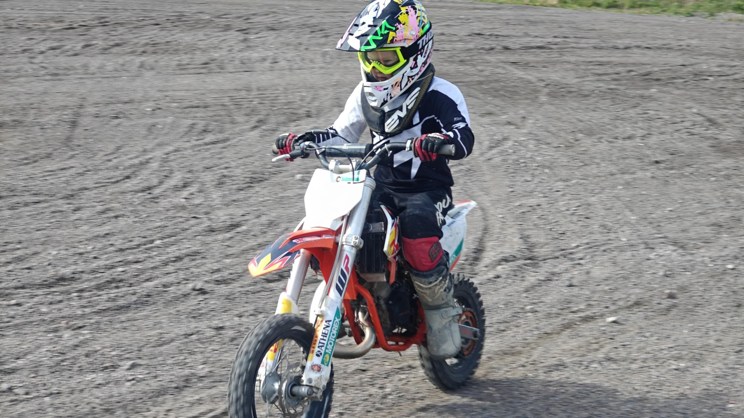Lasten motocross ajoelämys | Vantaa | Elamyslahjat