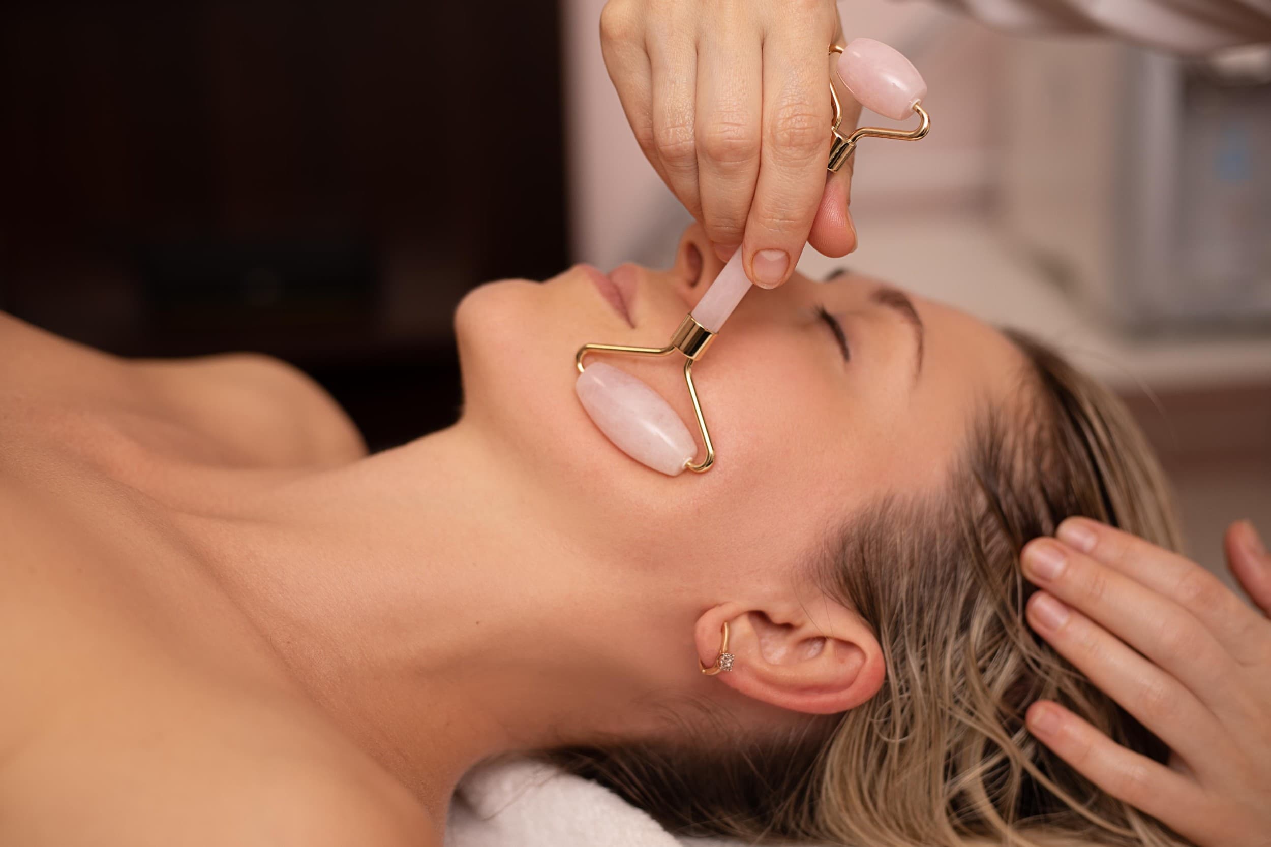 Kasvojen meridiaanien gua sha -hoito 70 min | Helsinki