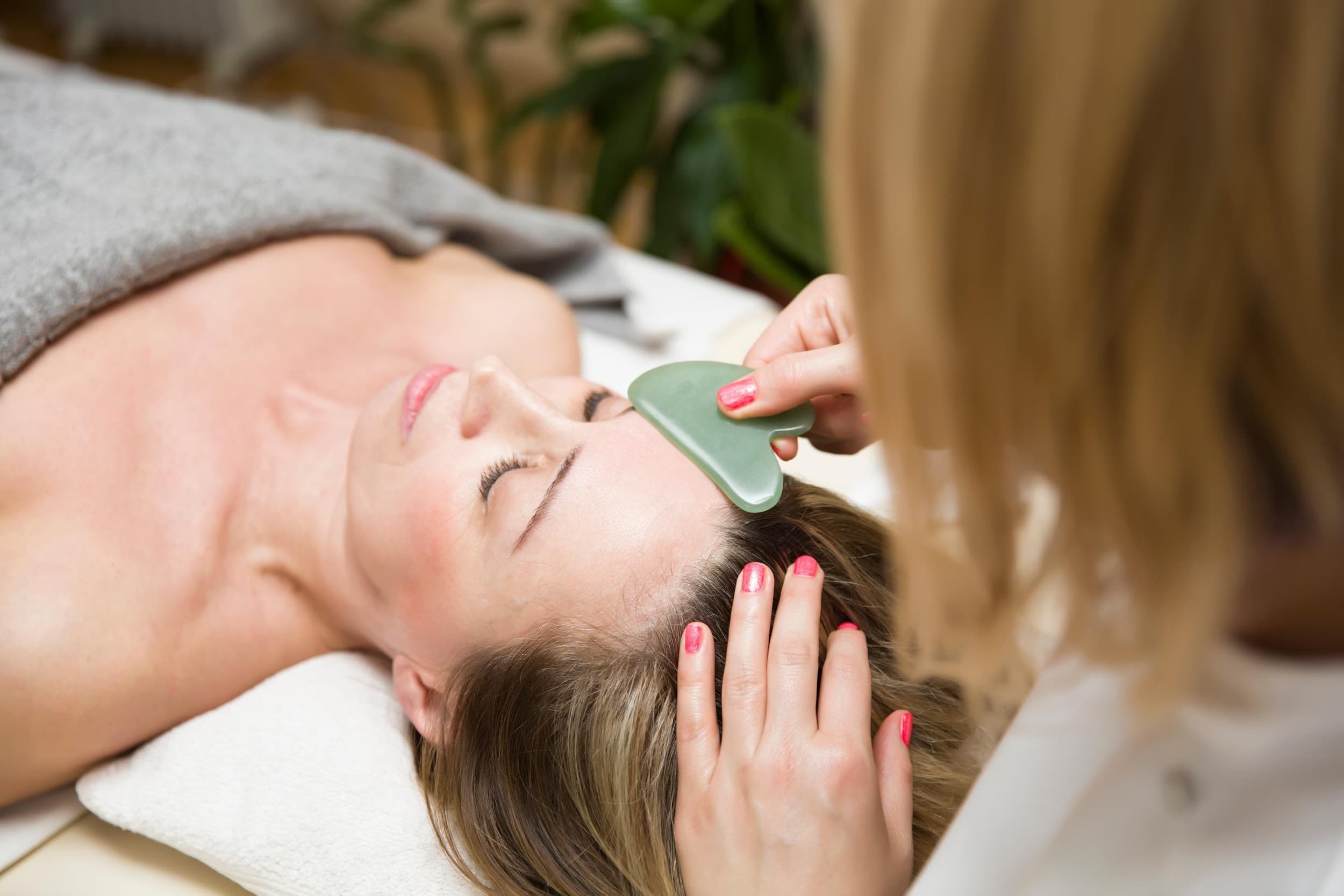 Kasvojen meridiaanien gua sha -hoito 70 min | Helsinki
