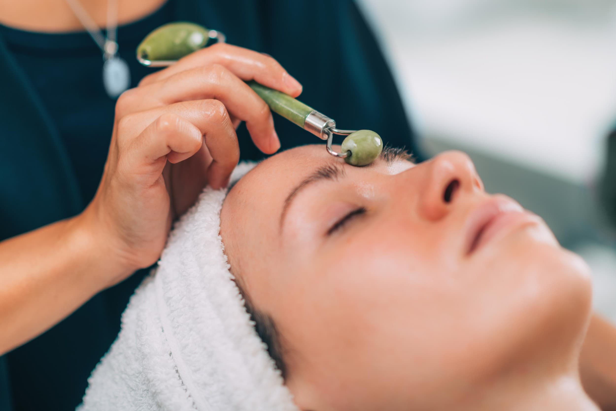 Kasvojen meridiaanien gua sha -hoito 70 min | Helsinki