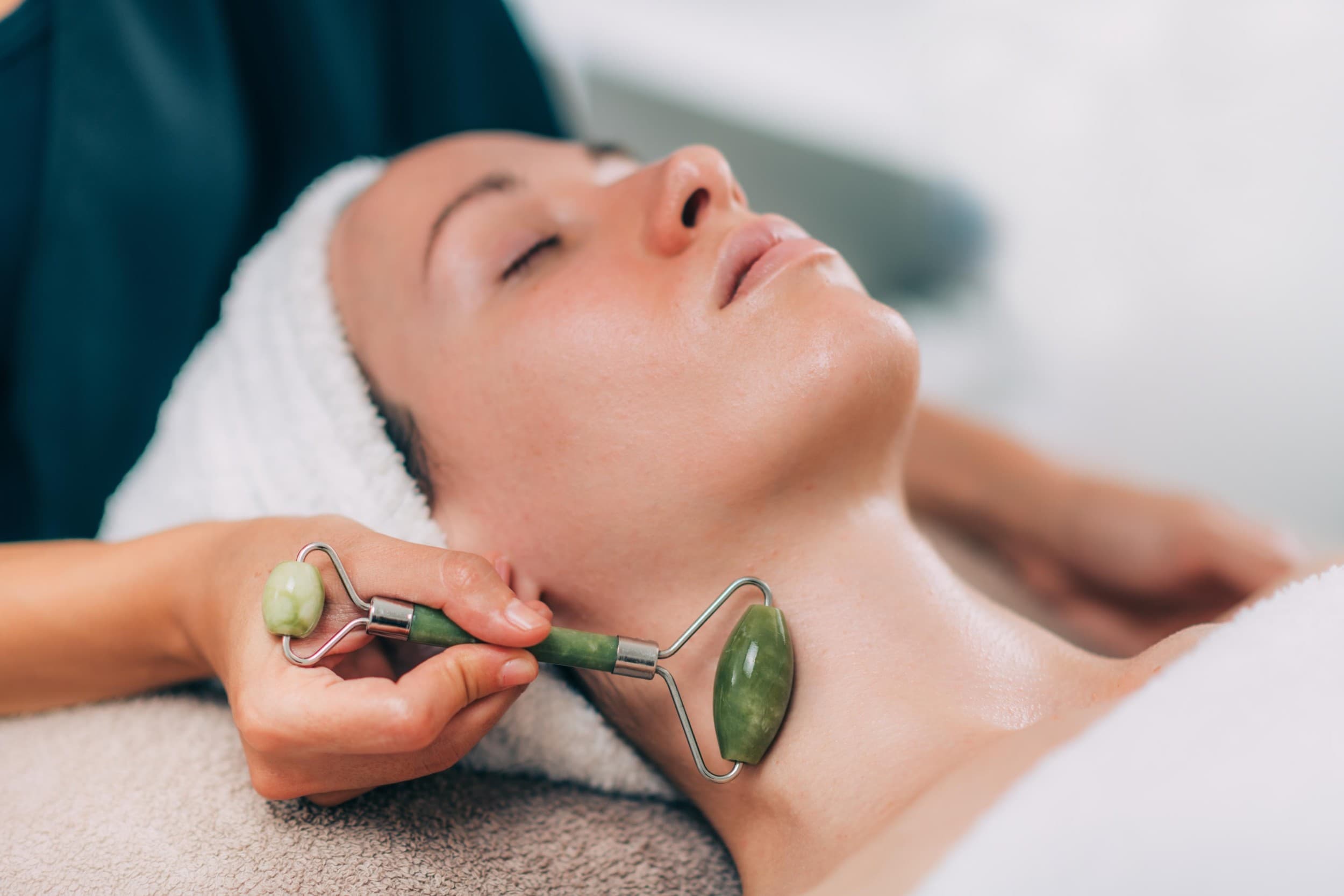 Kasvojen meridiaanien gua sha -hoito 70 min | Helsinki