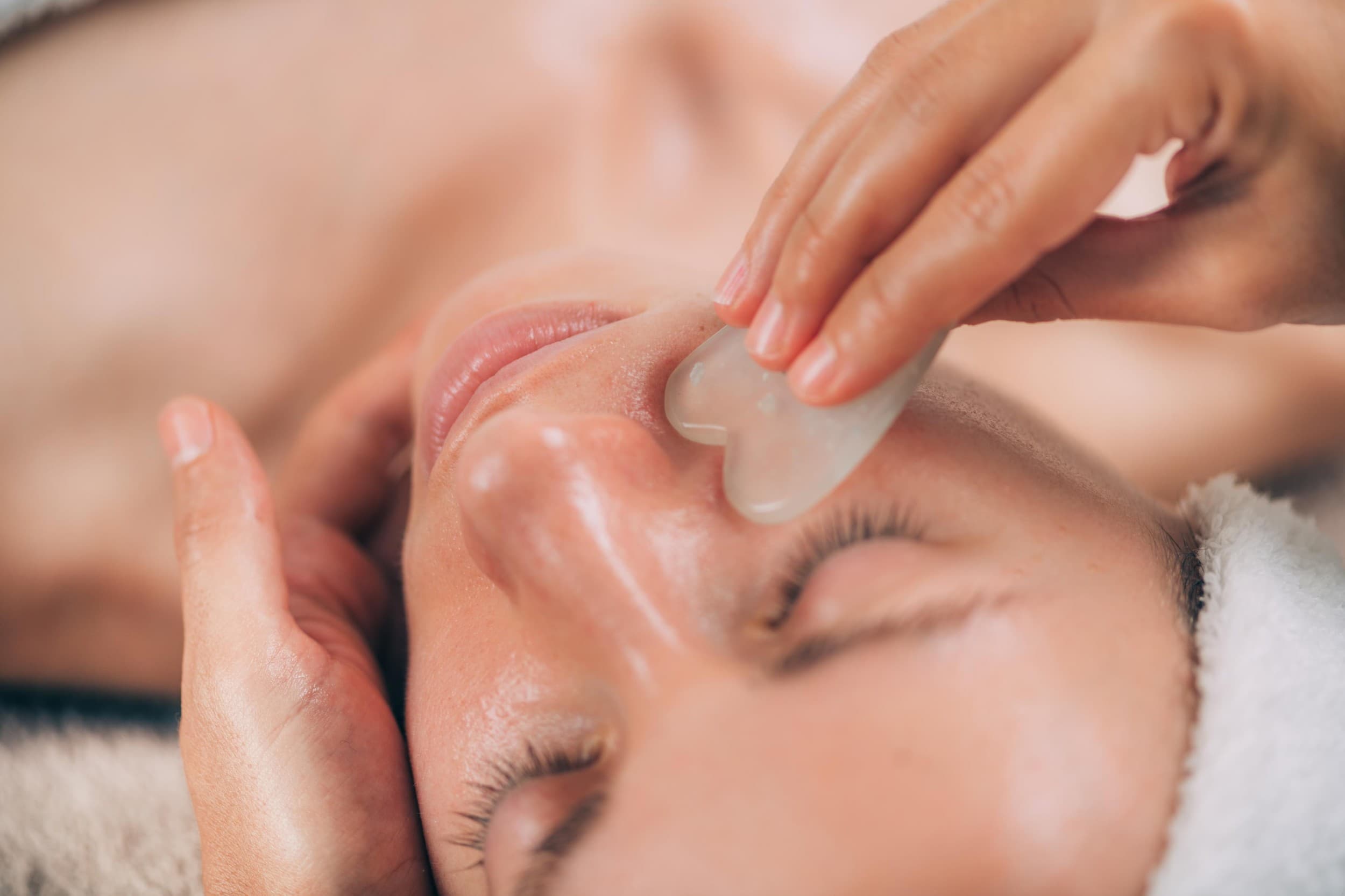 Kasvojen meridiaanien gua sha -hoito 70 min | Helsinki