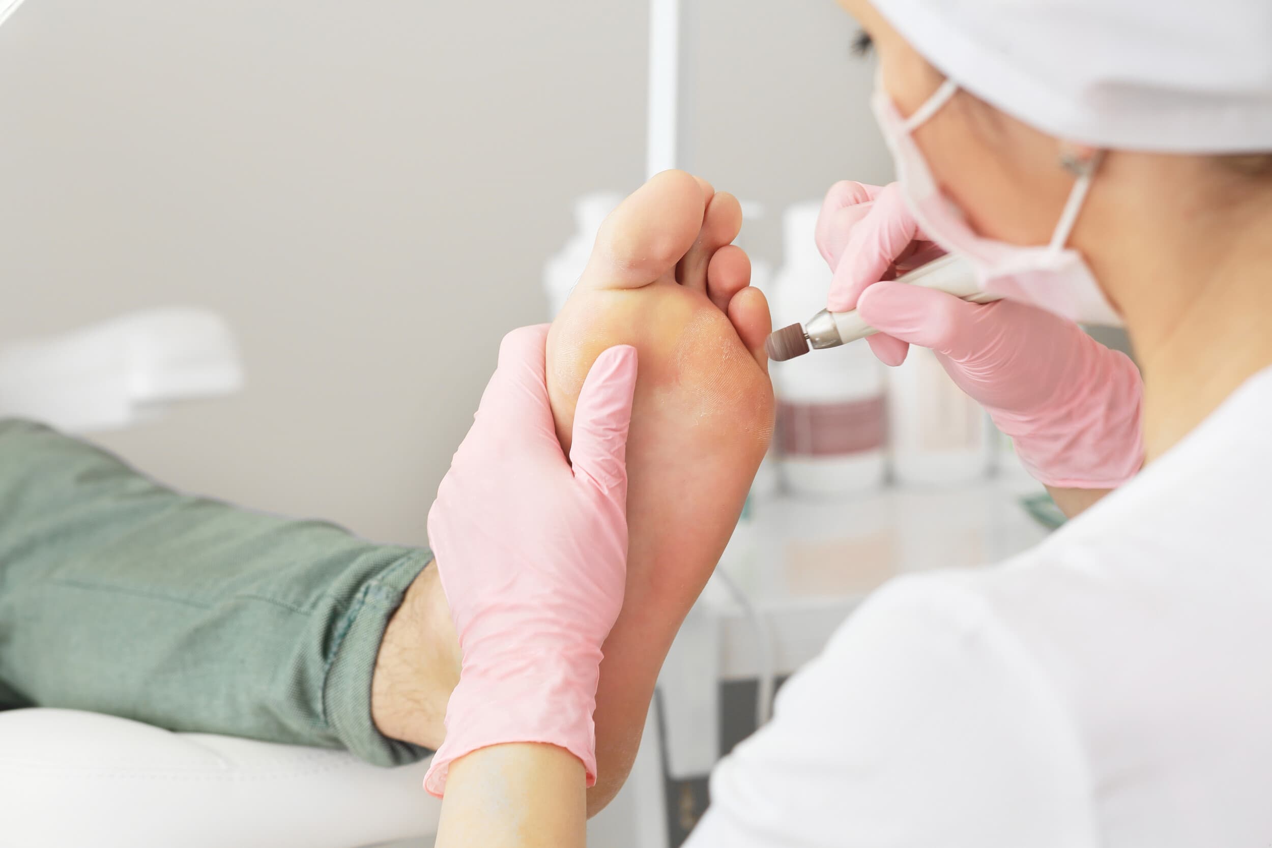 Täydellinen jalkahoito, Gloryn manikyyri ja Dermalogica-kasvohoito | Helsinki | Elamyslahjat