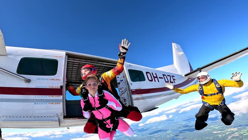 Tandemlaskuvarjohyppy ja kuvaus | Utti