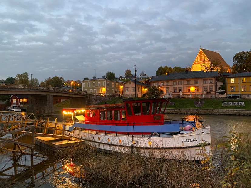 Yöpyminen romanttisella M/S Fredrikalla kahdelle | Porvoo