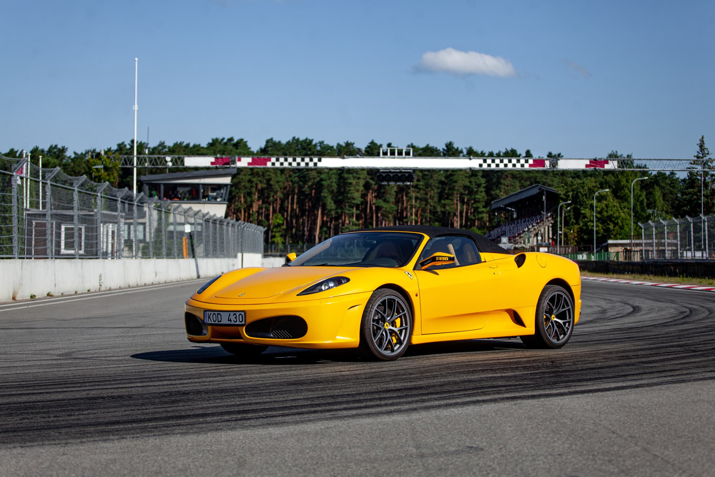 Ferrari-ajopaketti | Alastaro | Elamyslahjat