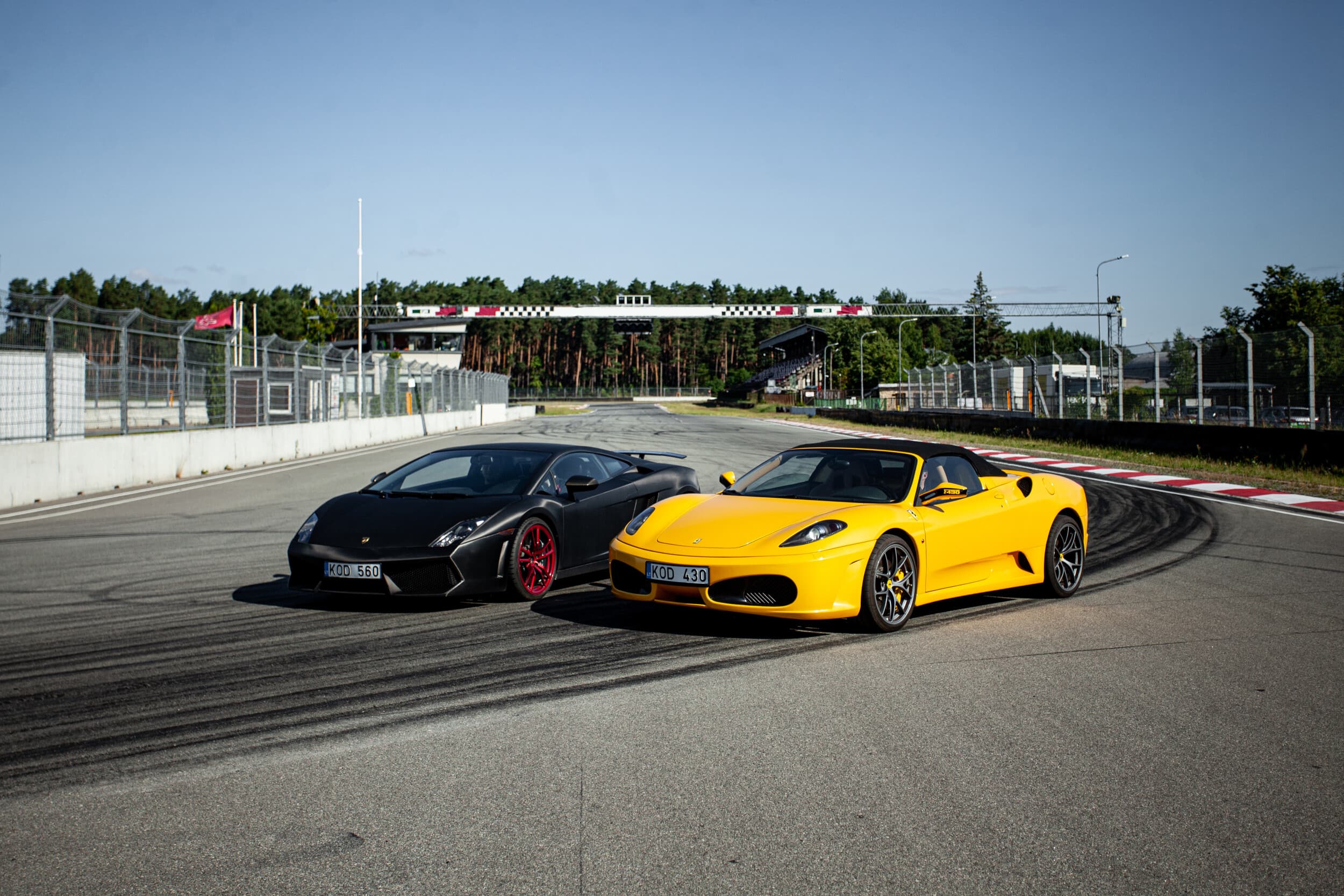 Ferrari vs Lamborghini -ajopaketti | Alastaro | Elamyslahjat