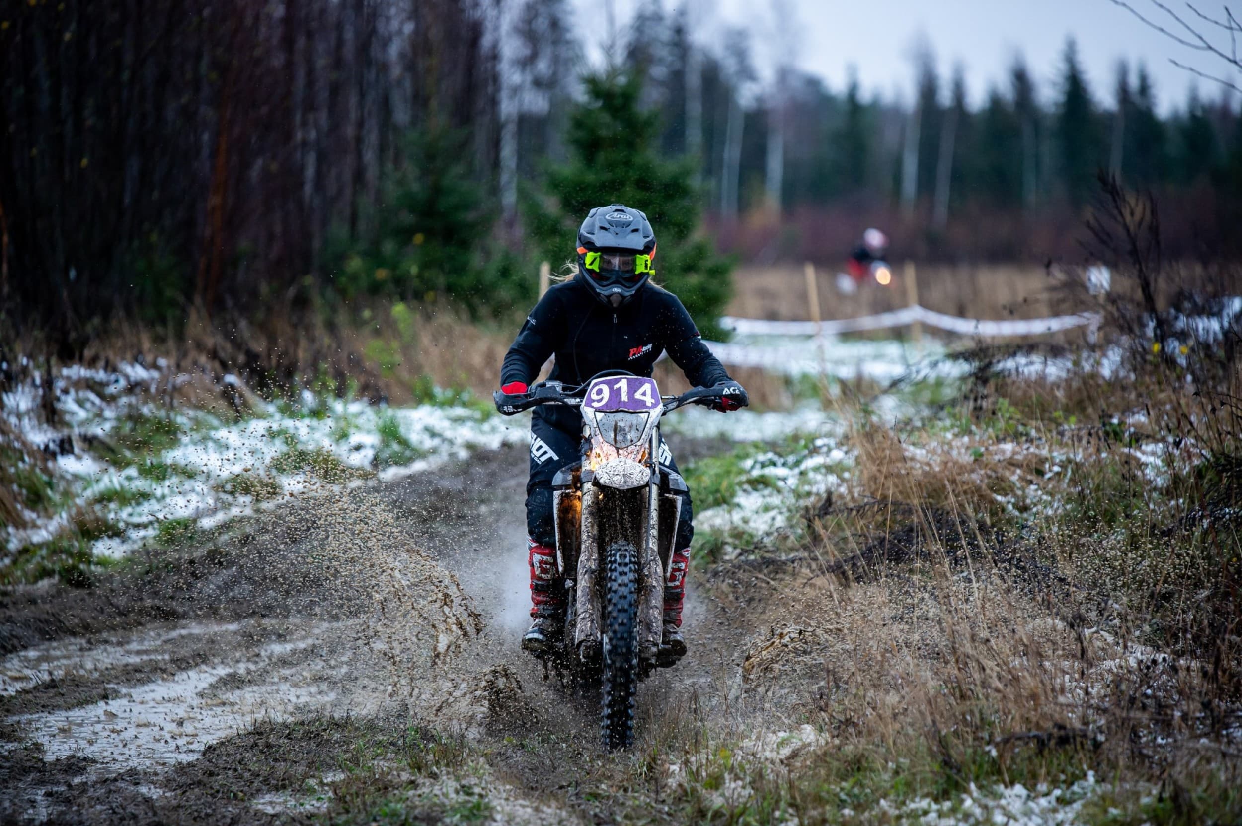 Enduro/motocross ajoelämys aikuiselle | Useampi paikkakunta | Elamyslahjat