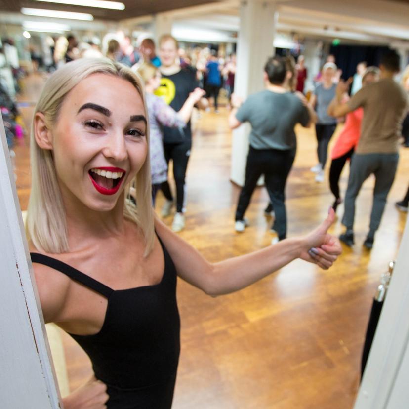 Salsan yksityistunti 1-4:lle Salsa Academyssä | Helsinki
