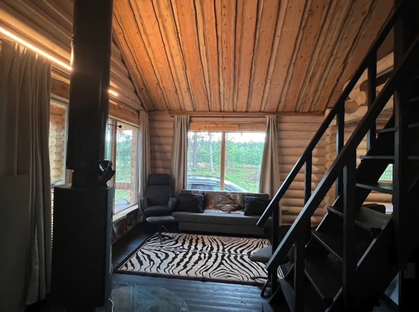 Täysihoidollinen majoitus erämökissä neljälle viikonloppuna (2 vrk) | Ivalo