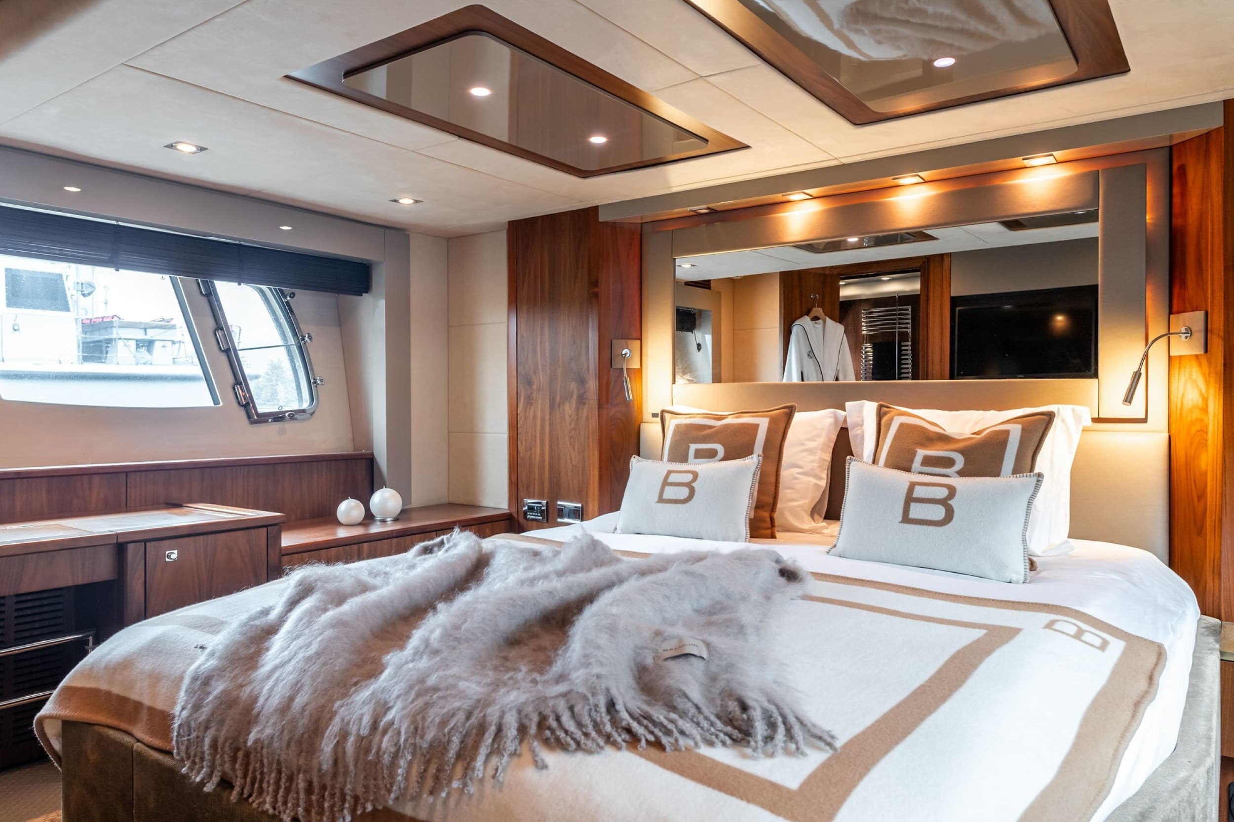 VIP-luksusjahti yksityiskäyttöön 2-15:lle (1h) | Helsinki | Elamyslahjat