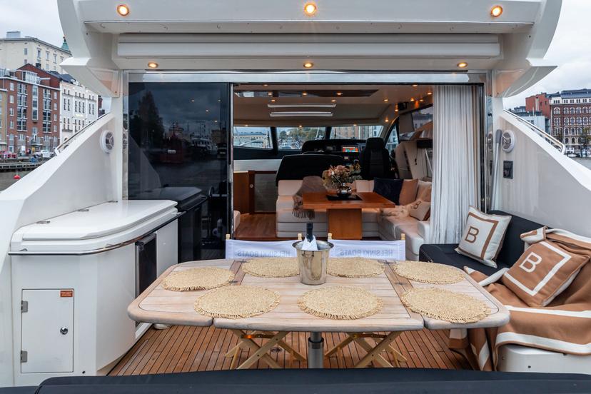 VIP-luksusjahti yksityiskäyttöön 2-15:lle (2h) | Helsinki