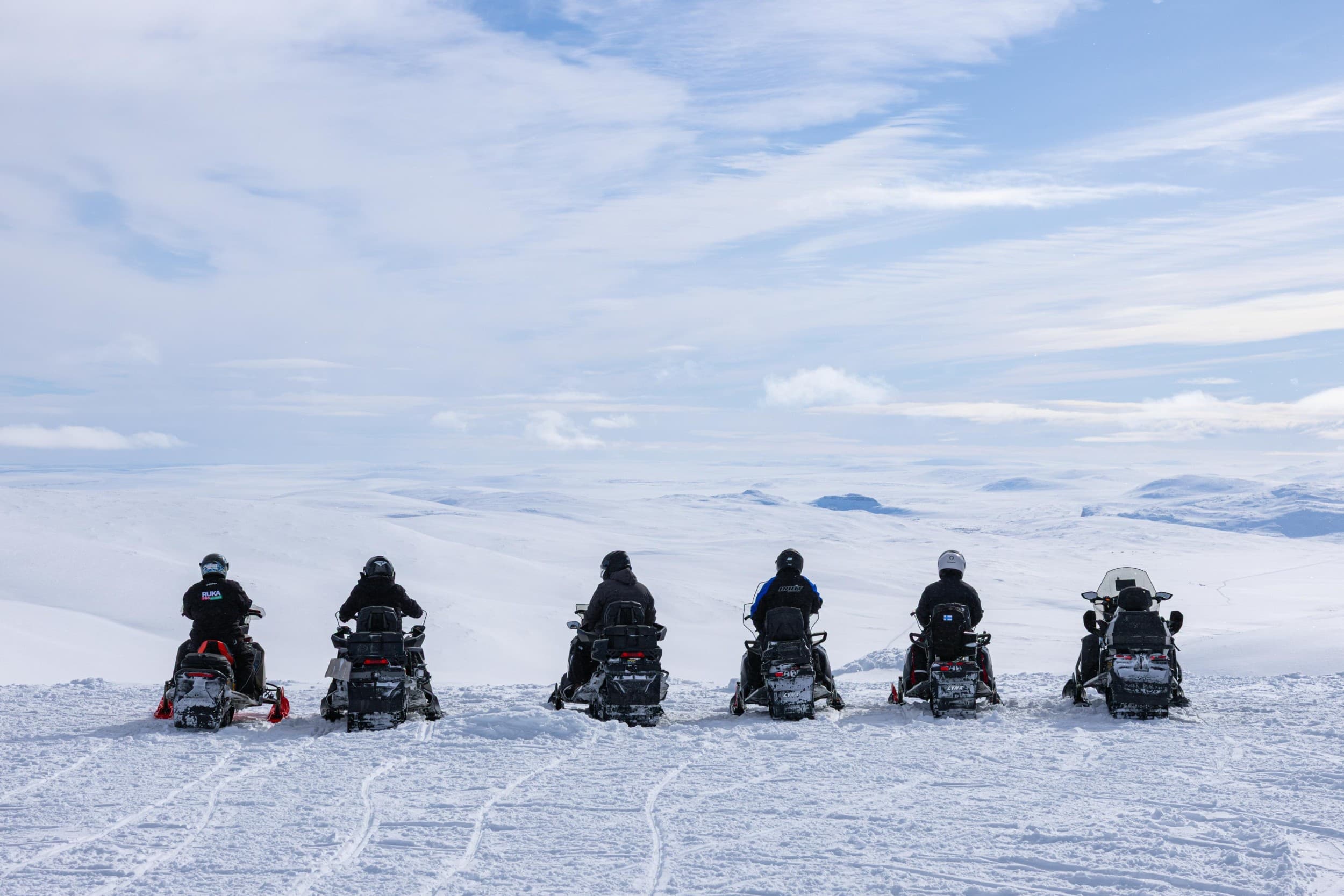 Haltitunturin huiputus moottorikelkoilla | Kilpisjärvi | Elamyslahjat