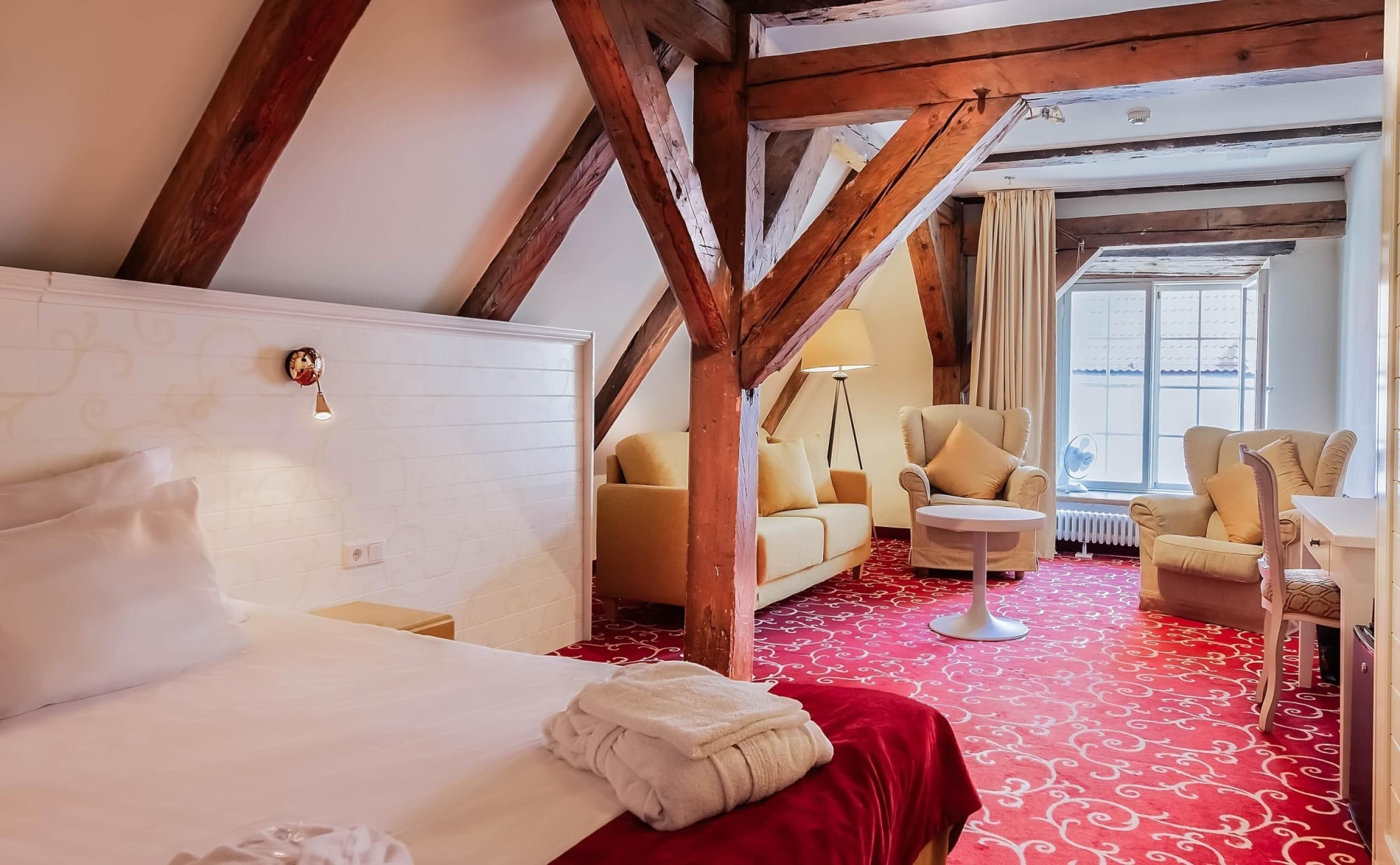 Majoitus kahdelle Meriton Old Town Garden Hotellin Deluxe-huoneessa (1 yö) | Viro