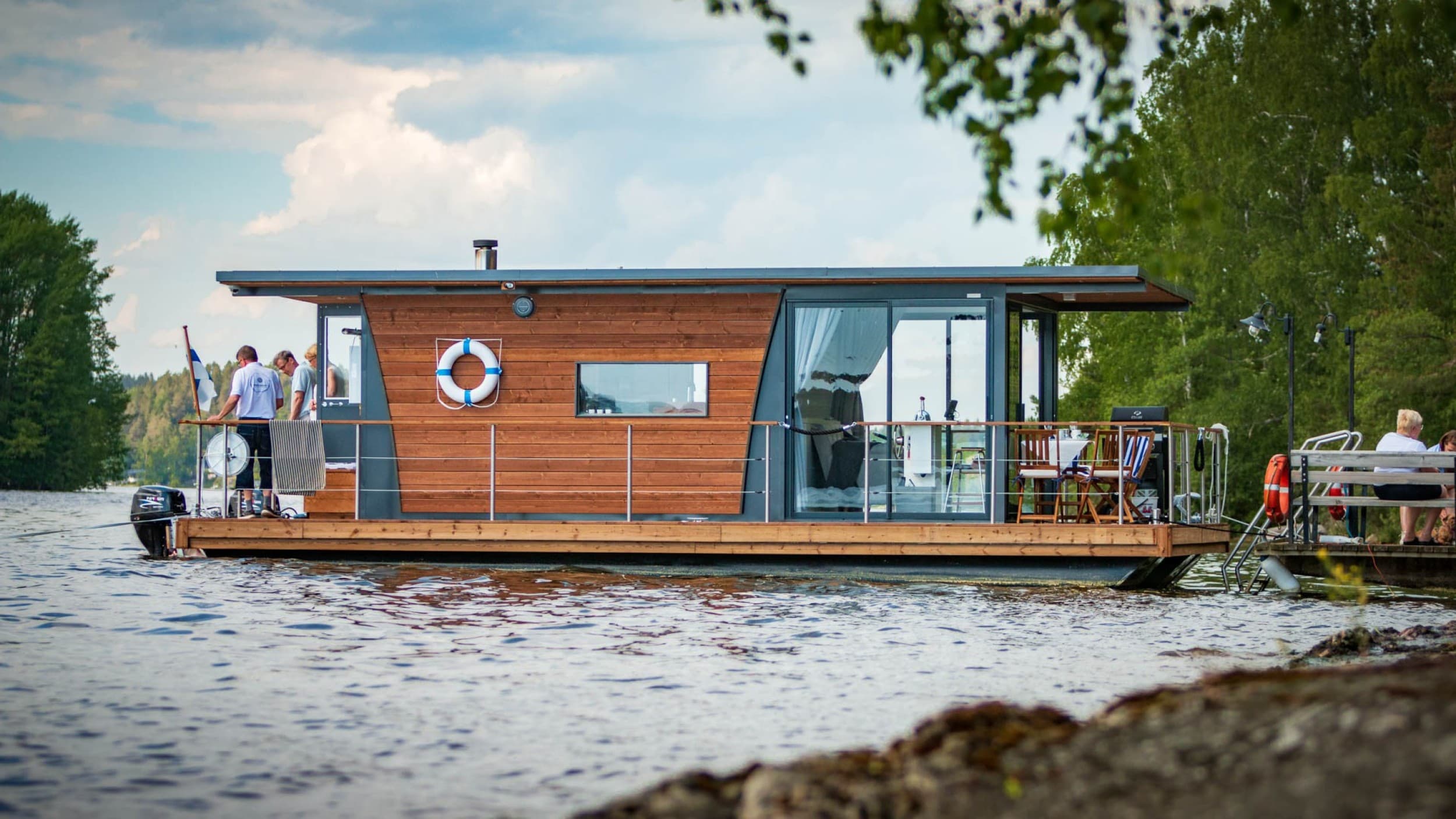 Houseboat Lohjan Helmi - Romanttinen yö sesonkiaikana | Lohja